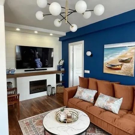 Executive 2 Bedroom + Parking Apartment *