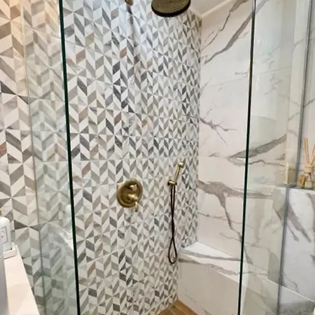 Executive 2 Bedroom + Parking *