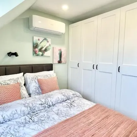 Executive 2 Bedroom + Parking *